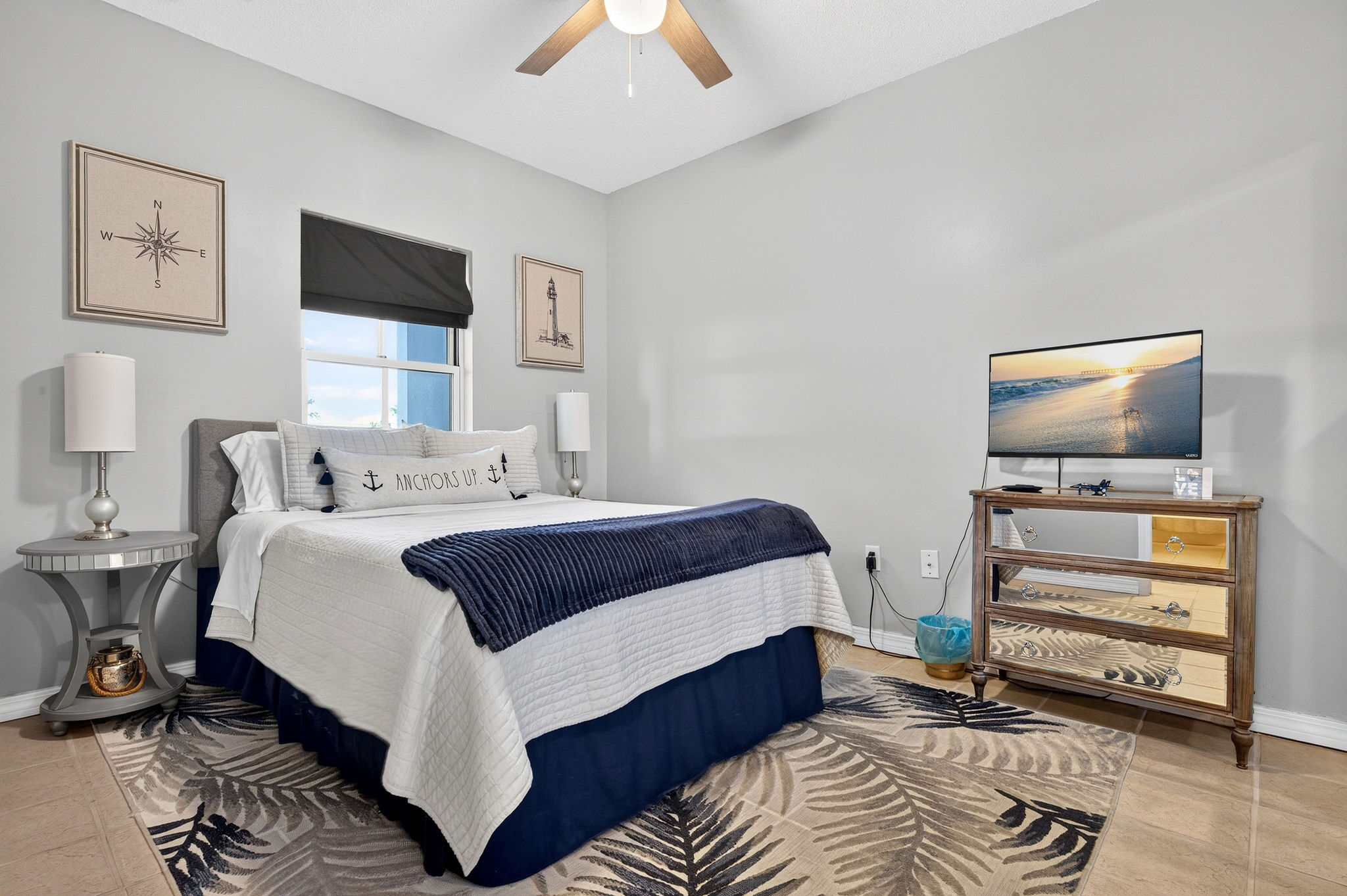 Guest bedroom · Queen bed